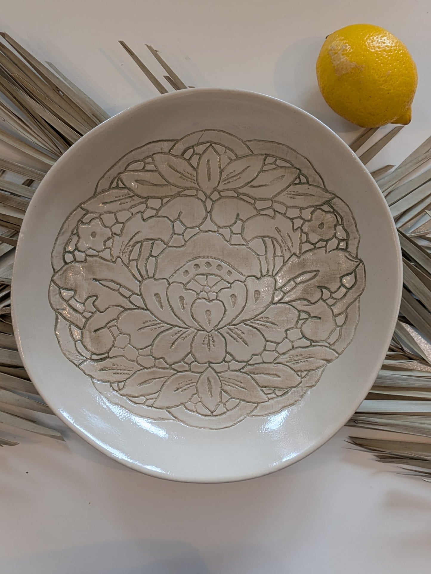 “Carmel” Salad Bowl : Green embroidered floral imprint