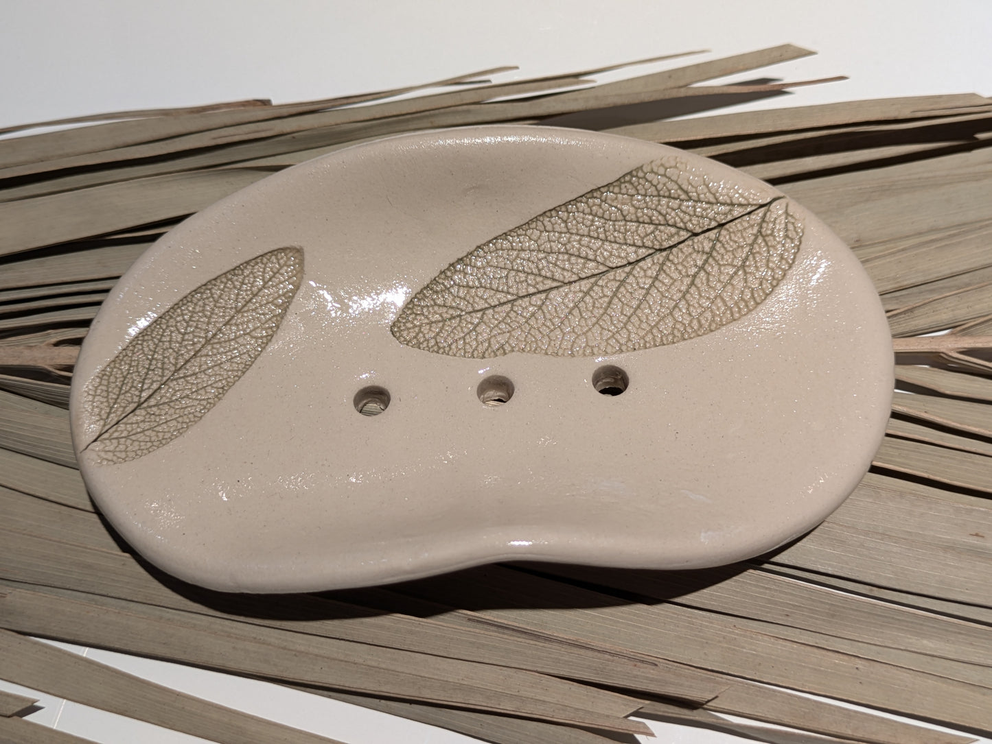 "Tahir" Oval Soap Dish