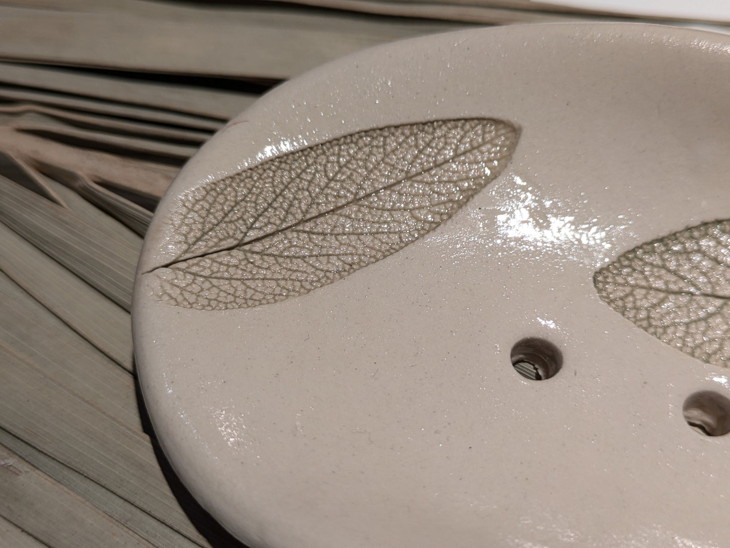 "Tahir" Oval Soap Dish