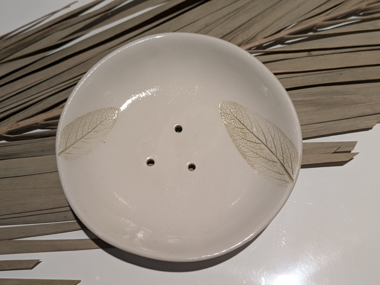 "Tahir" Round Soap Dish