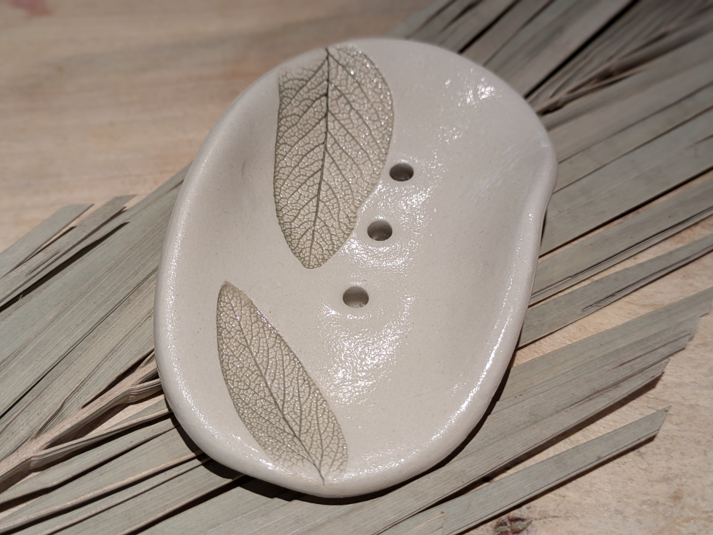 "Tahir" Oval Soap Dish