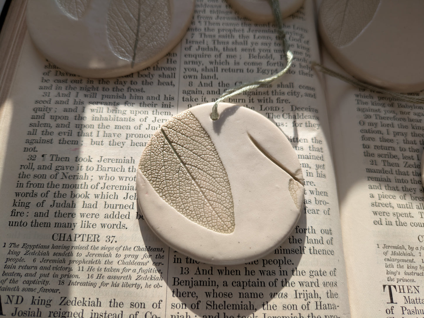 Christmas Tree decorations: Leaf imprint baubles / gift tags